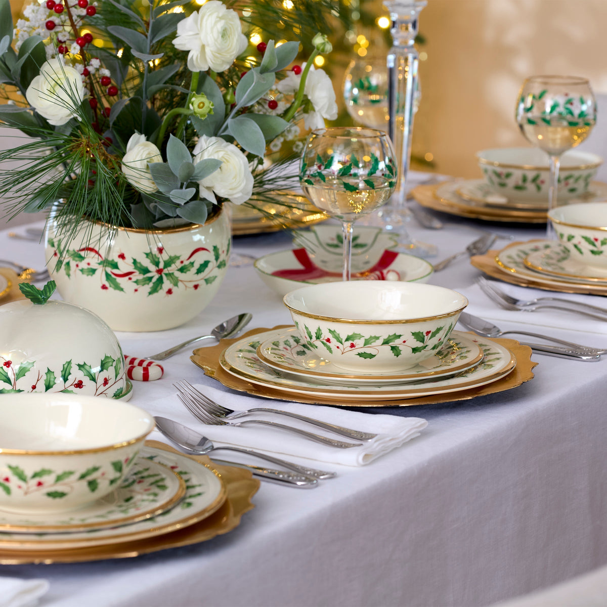 Holiday 12-Piece Plate & Bowl Set