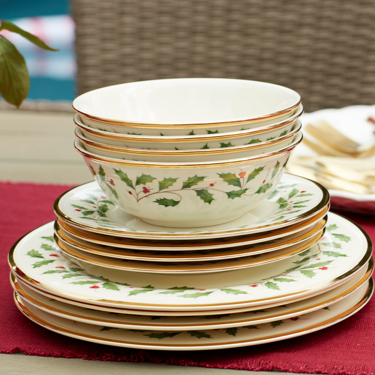 Holiday 12-Piece Plate & Bowl Set