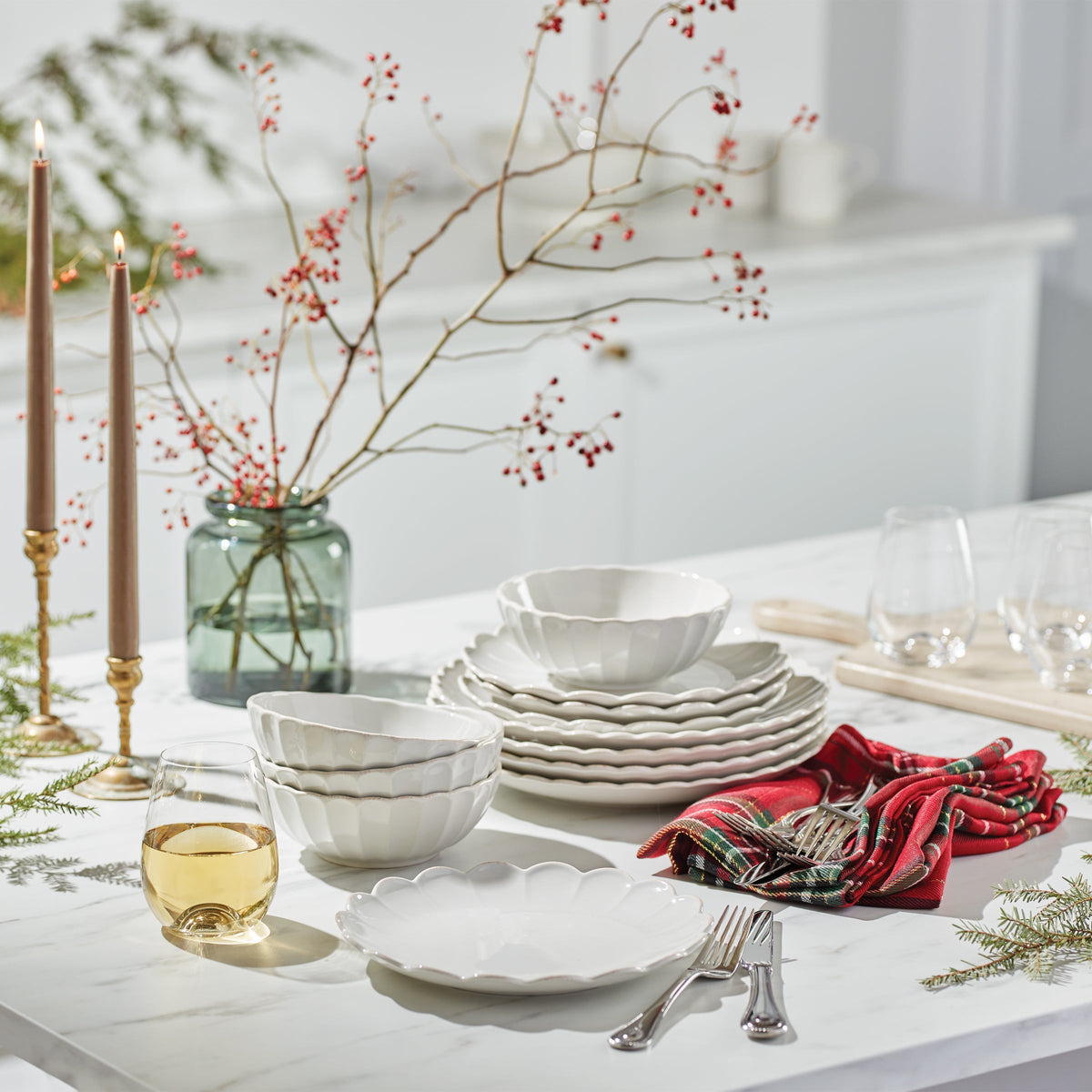 French Perle Scallop White 4-Piece Place Setting