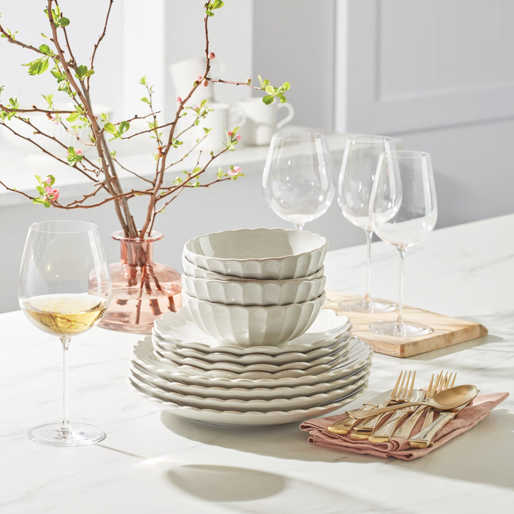 French Perle Scallop White 4-Piece Place Setting
