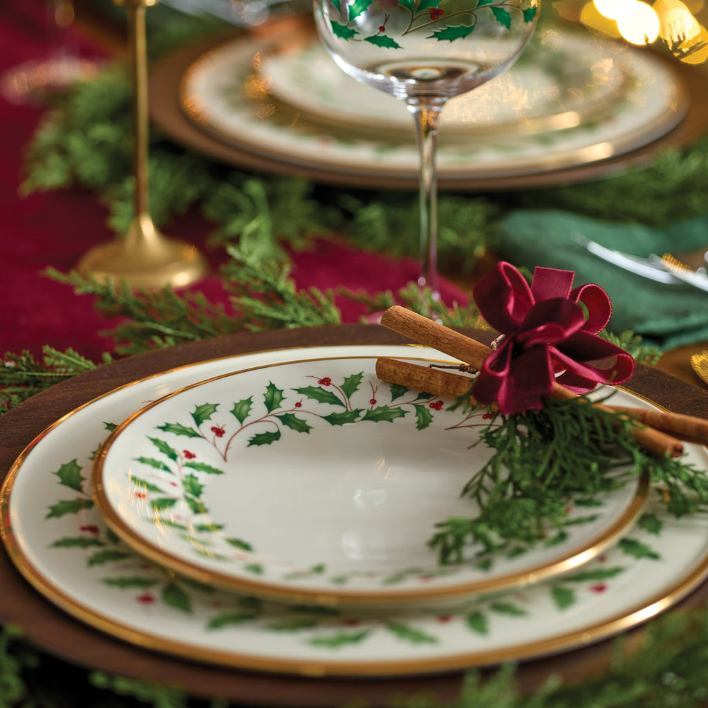 Holiday 18-Piece Dinnerware Set