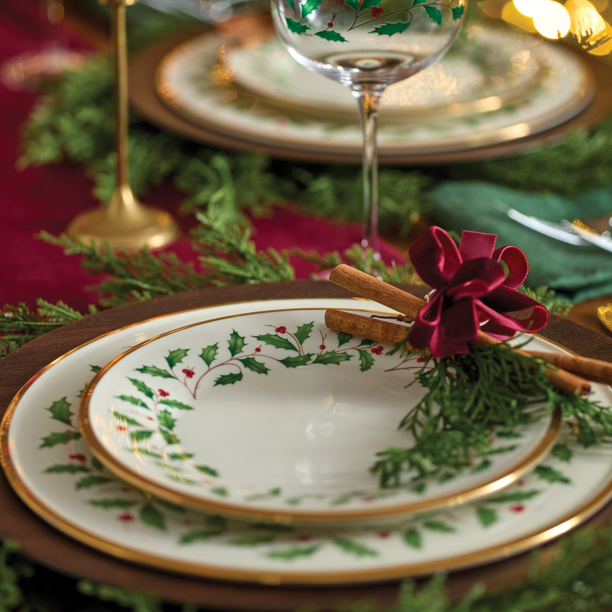 Holiday 18-Piece Dinnerware Set