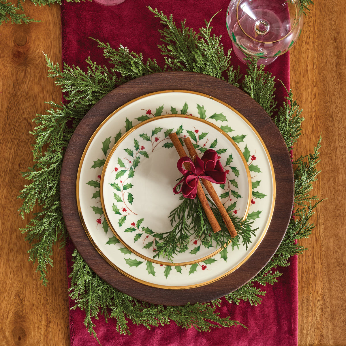 Holiday 18-Piece Dinnerware Set