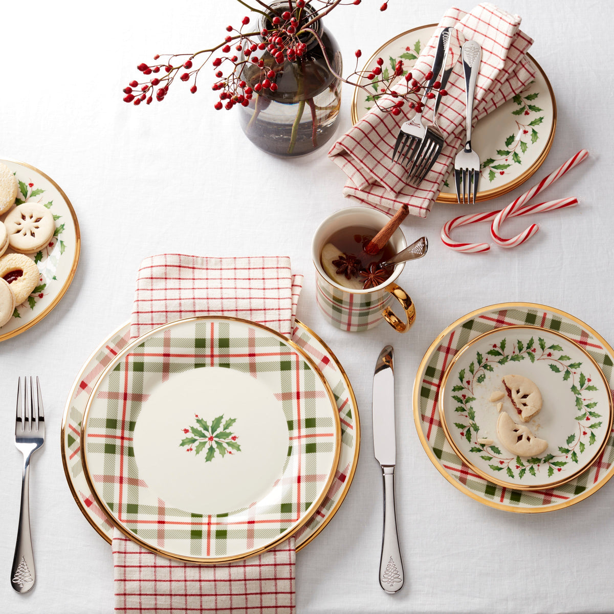 Holiday Plaid Dinner Plates, Set of 4
