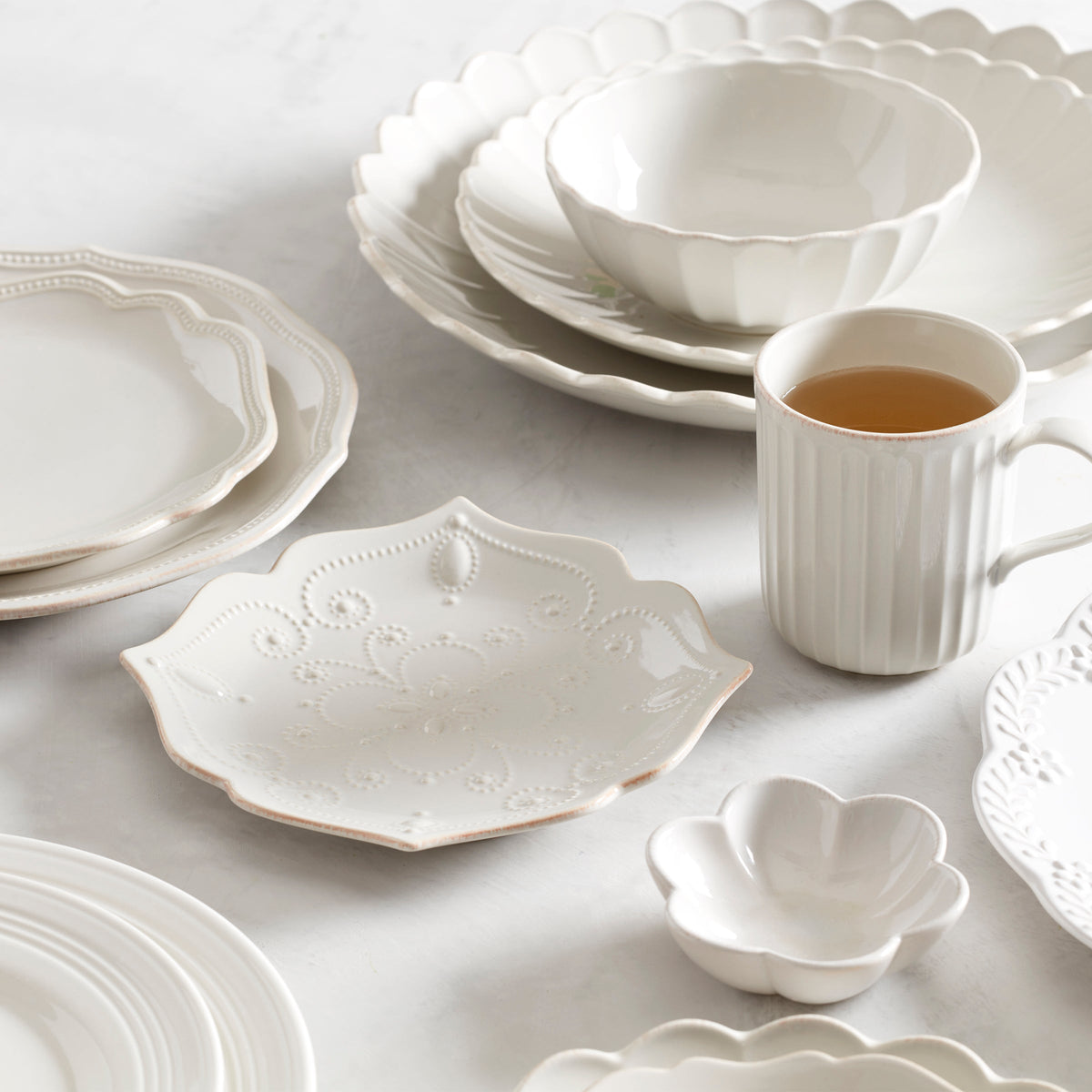 French Perle Scallop White 4-Piece Place Setting