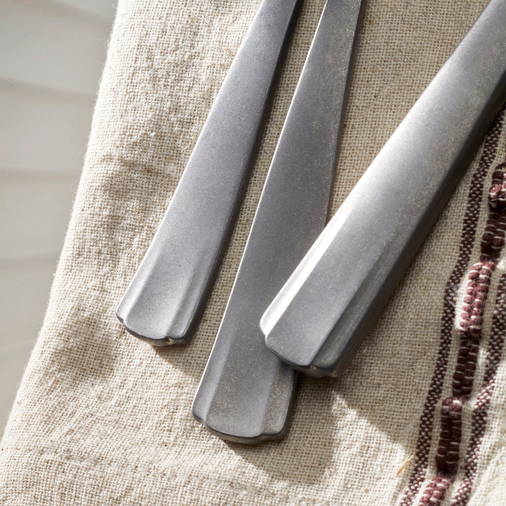 French Perle Scallop Vintage 65-Piece Flatware Set