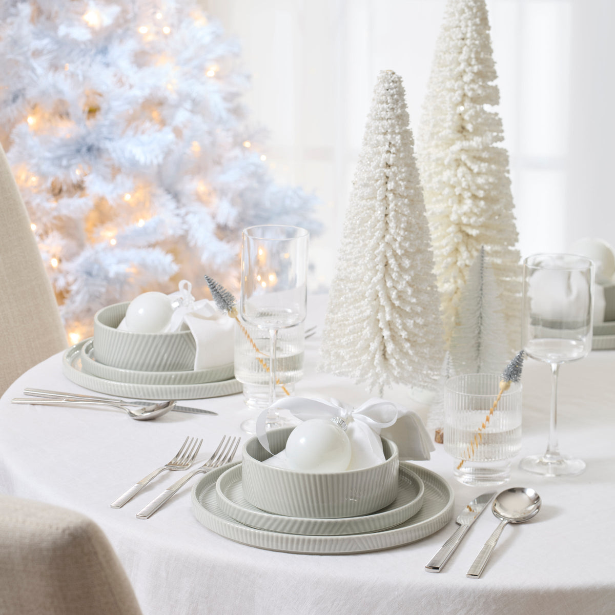Modulus Vapor 16-Piece Dinnerware Set