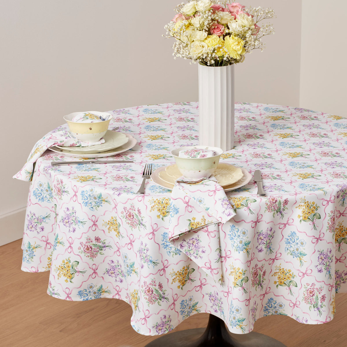 Bouquet Ribbon 70x70 Round Tablecloth