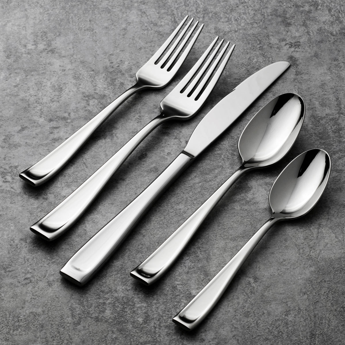 Moda 75-Piece Flatware Set